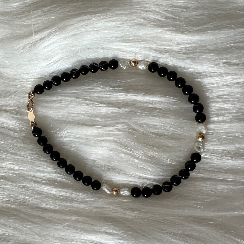 Elegant Black and Gold Beaded Bracelet